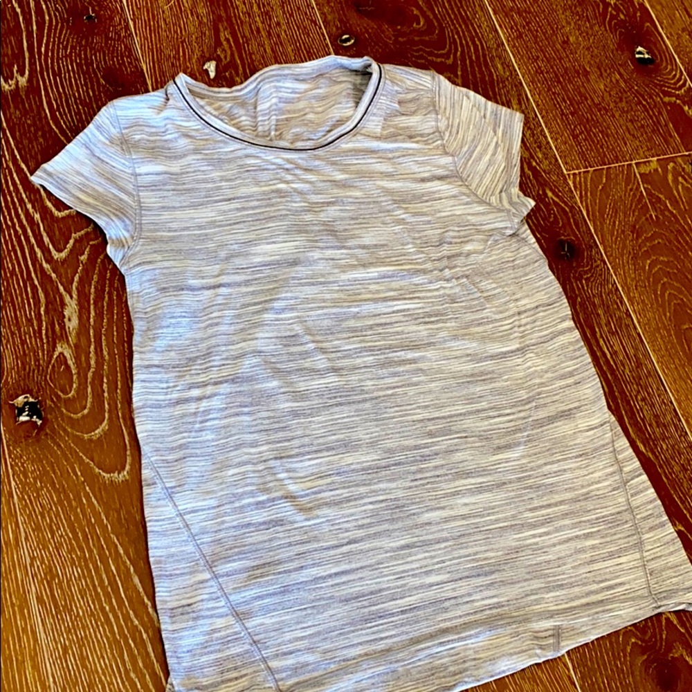 Lululemon t shirt